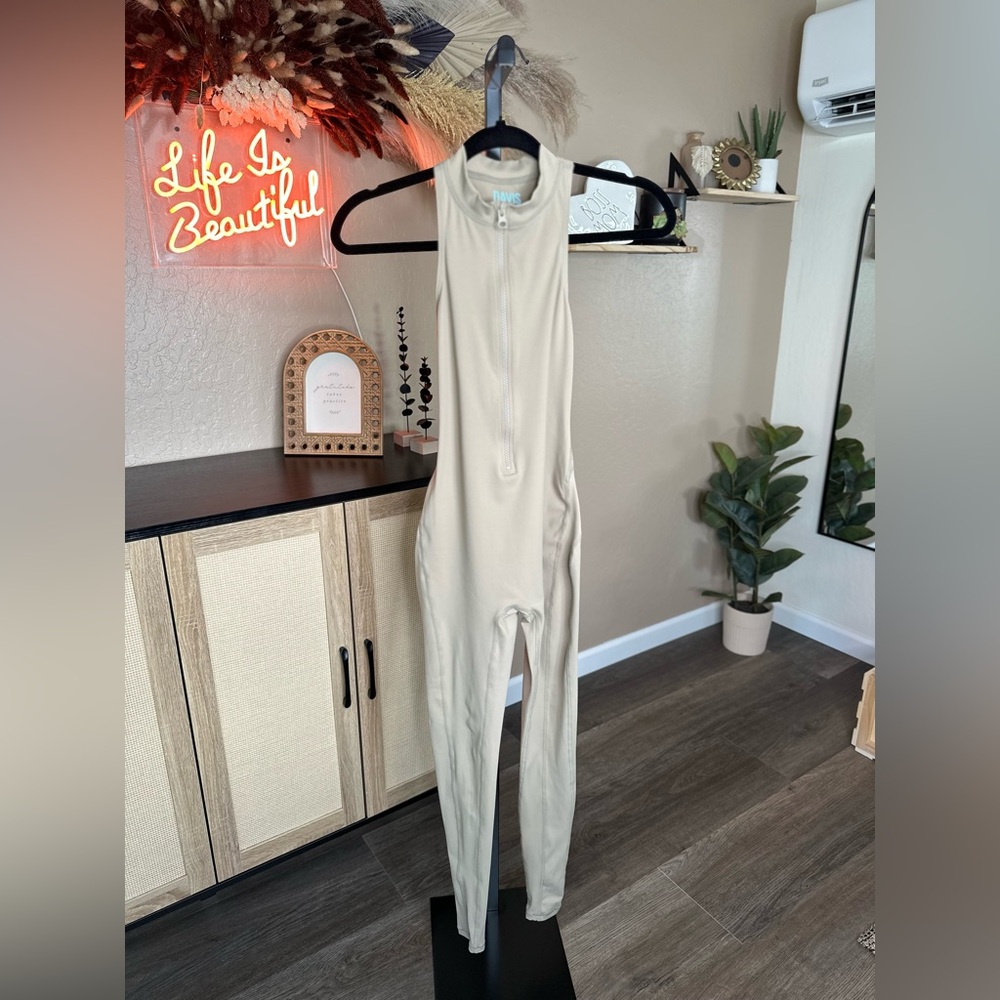 Davis Zip Jumpsuit Tuape size XS/S
